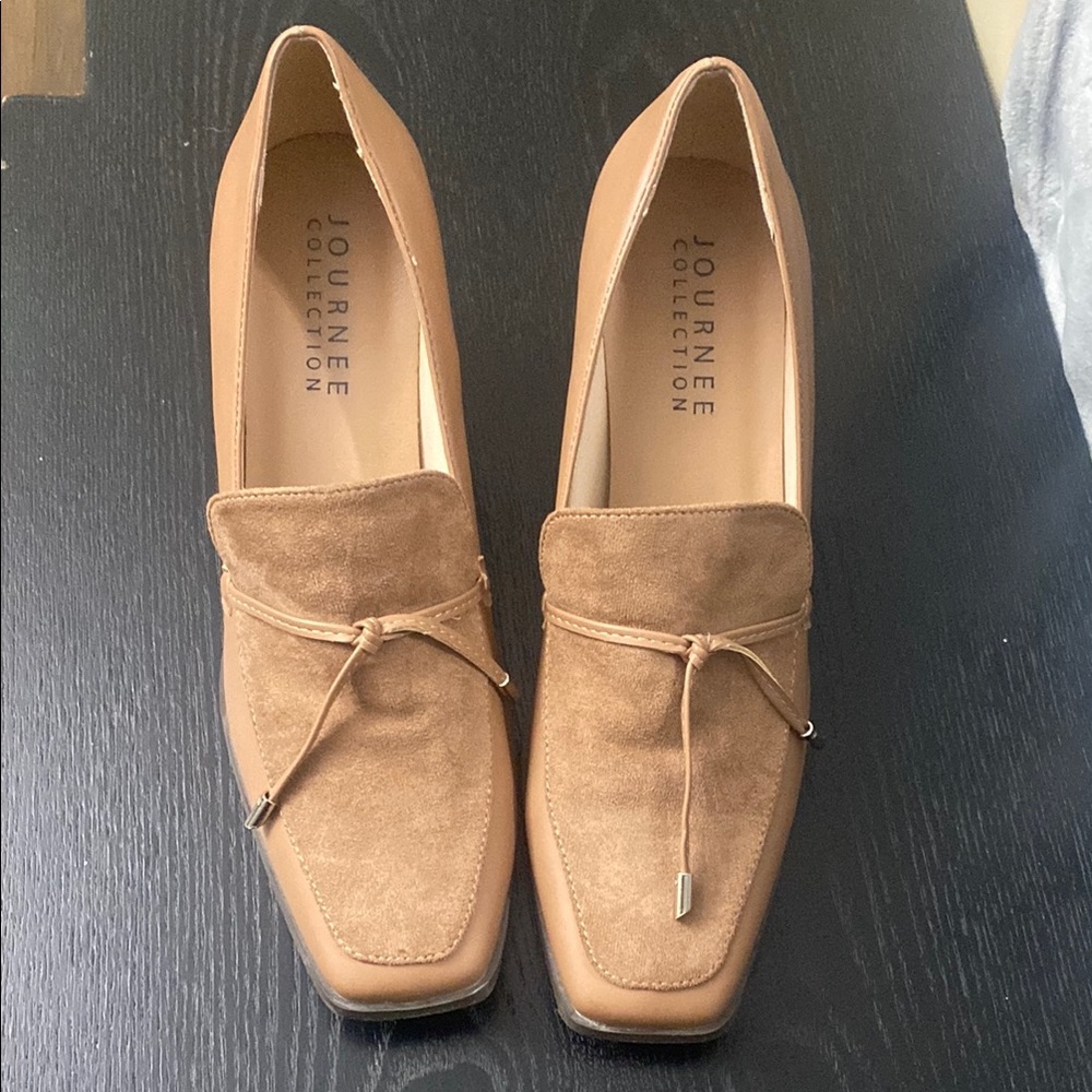 Journee Collection Tan Suede Flats Moccasin-Inspired sz 11